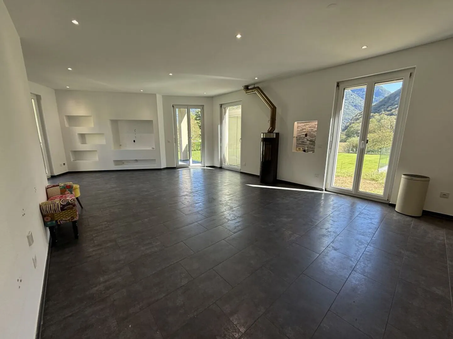 6-Zimmer-Einfamilienhaus mit Garten und Schwimmbad - Foto 4 von 9