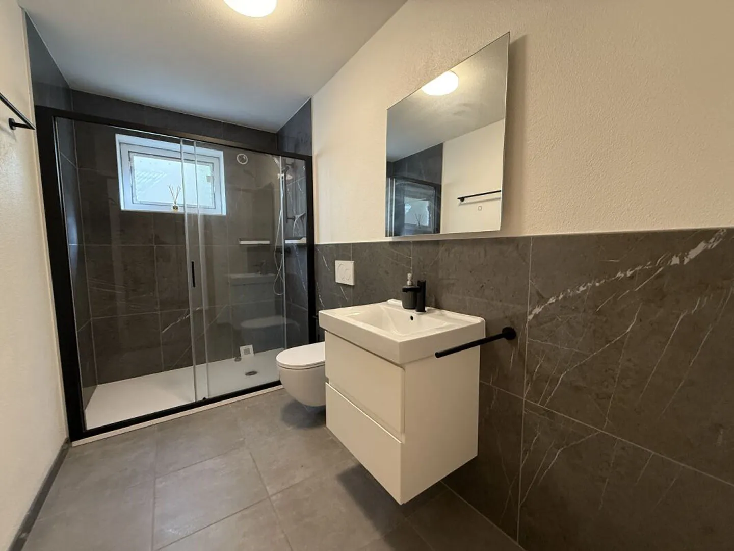 6-Zimmer-Einfamilienhaus mit Garten und Schwimmbad - Foto 9 von 9