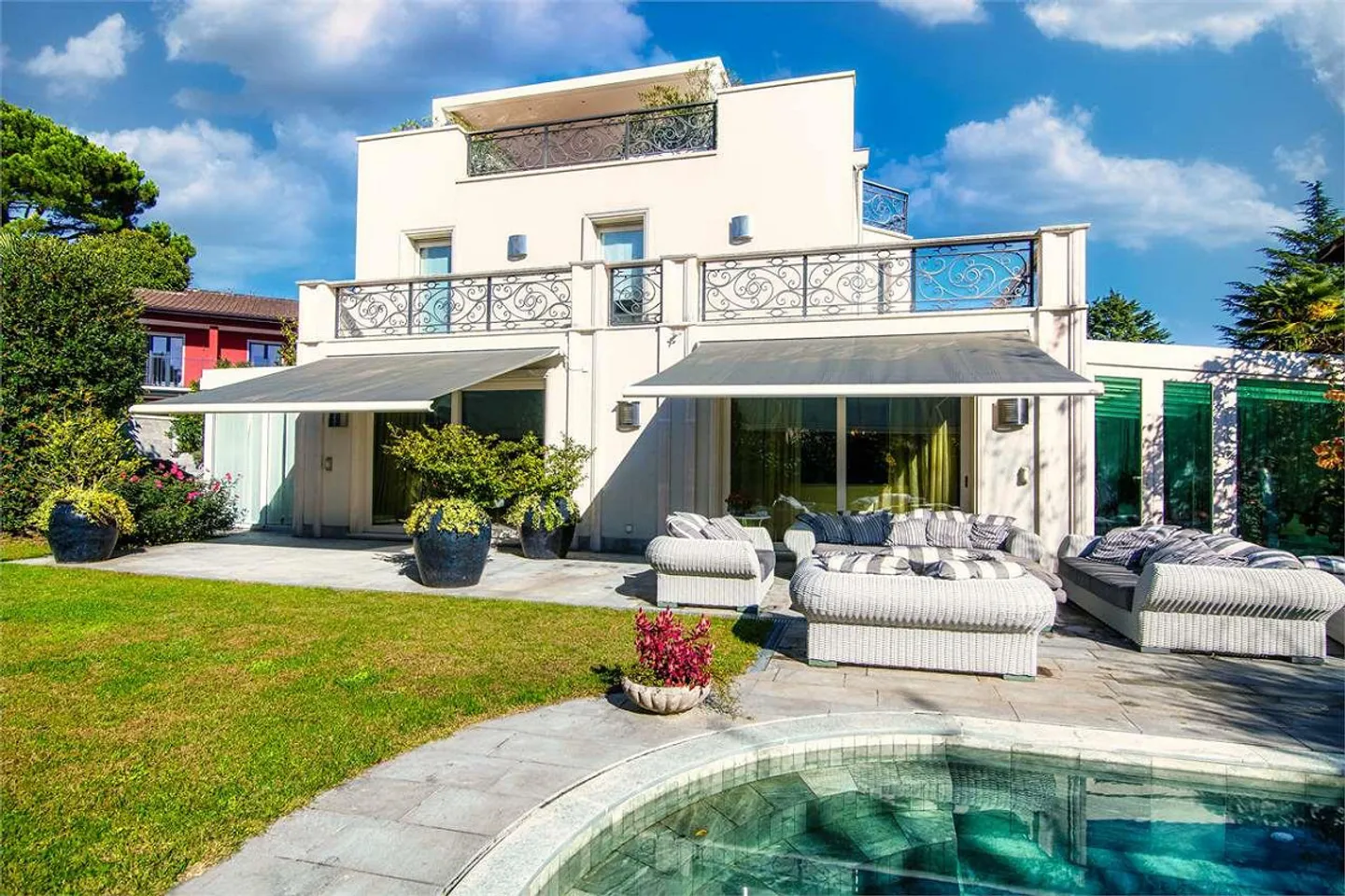 Einfamilienhaus mit Schwimmbad - Foto 1 von 13