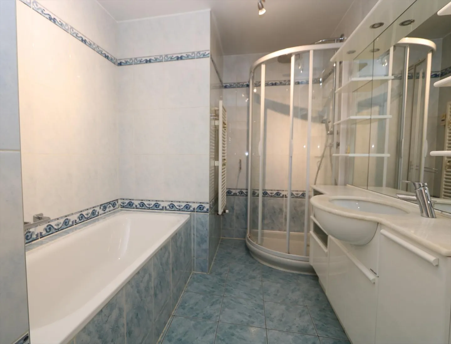 BERNEX - TRIPLEX-WOHNUNG MIT 5 - 6 ZIMMERN - GARTEN - PARKPLATZ - Foto 11 von 17