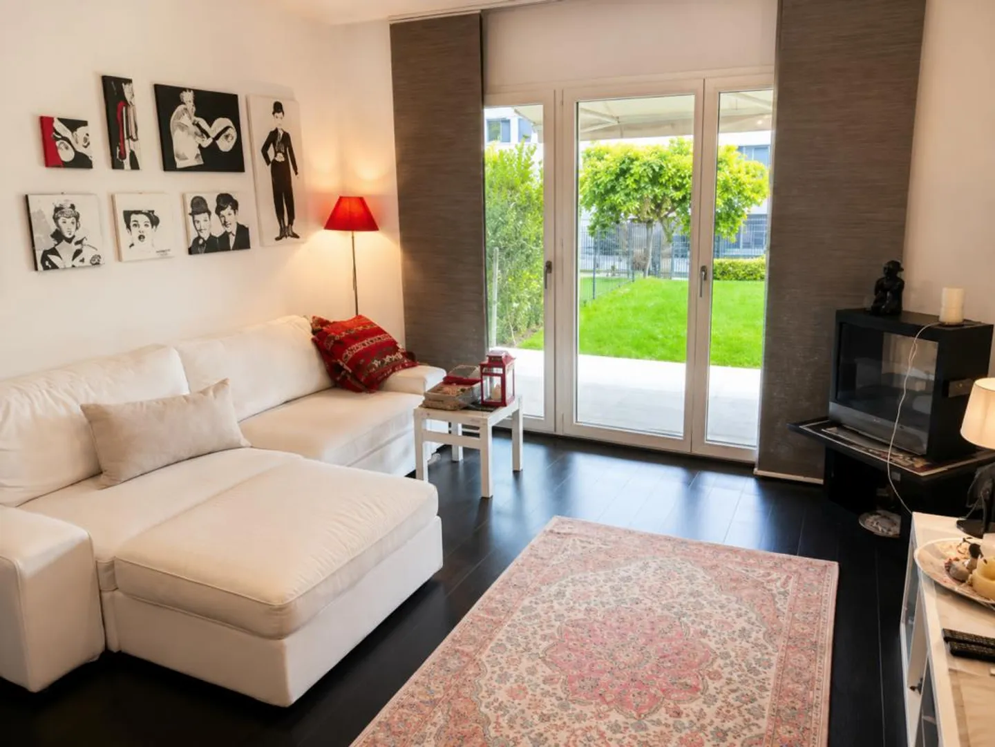 Bel appartement de 2,5 pièces avec jardin - Photo 3 sur 8