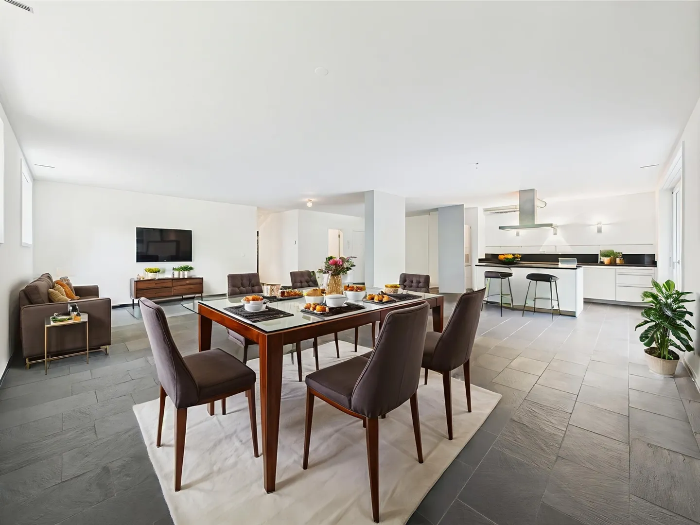 Modern Living in the Heart of Zurich with this 3.5-Room Apartment - Photo 2 of 13