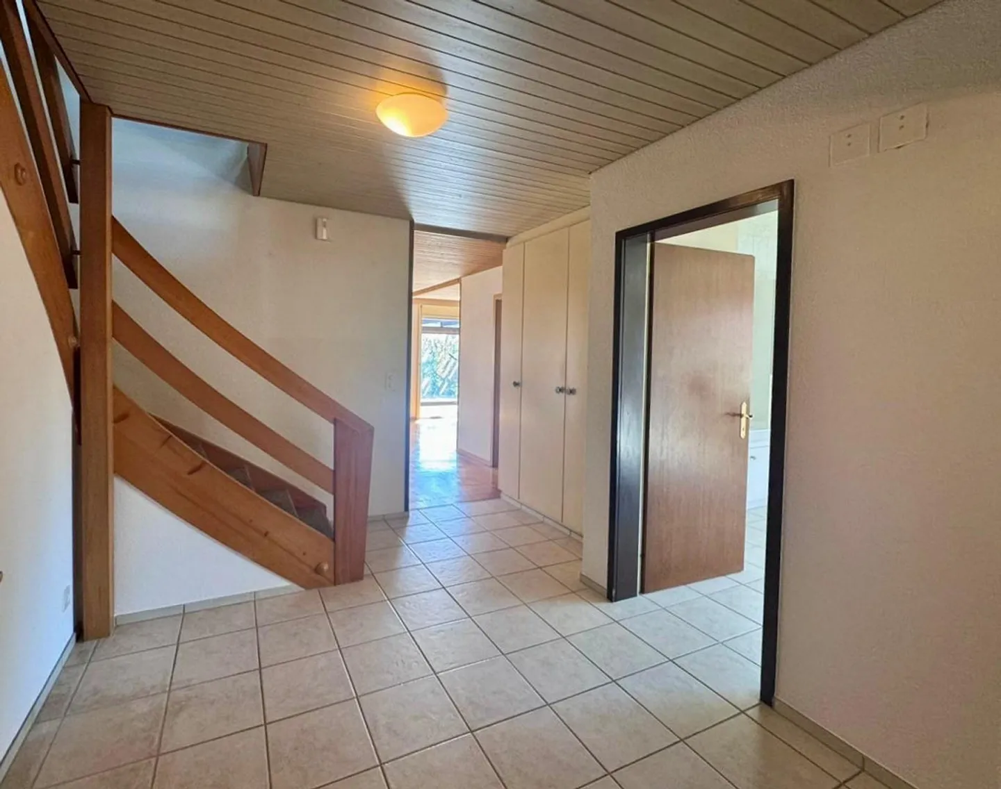 Ampia casa di 5,5 stanze con giardino d'inverno - Foto 4 di 17