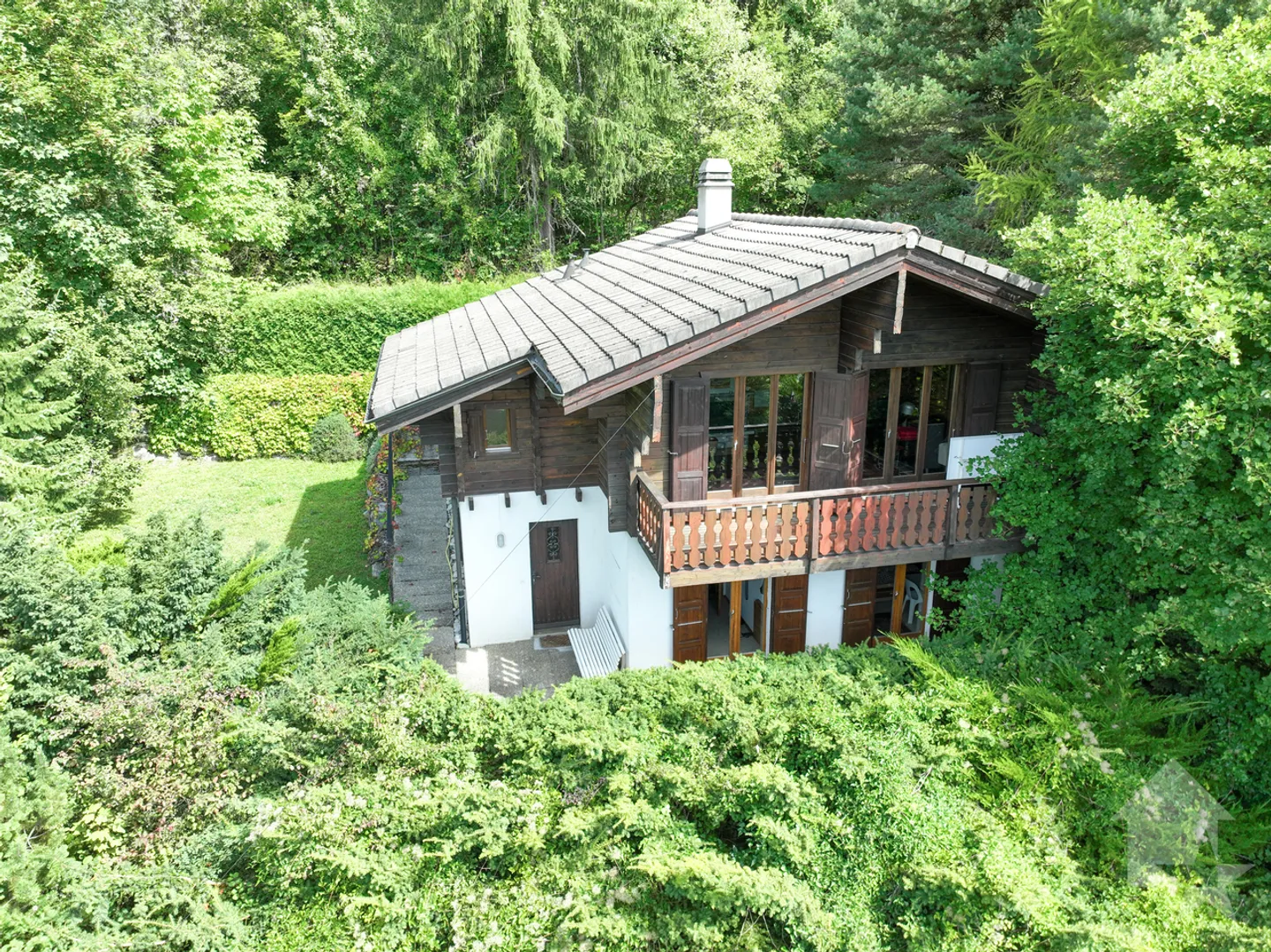 Charmantes Chalet mit 4,5 Zimmern, herrlicher Blick, sehr ruhig und sonnig - Foto 1 von 13