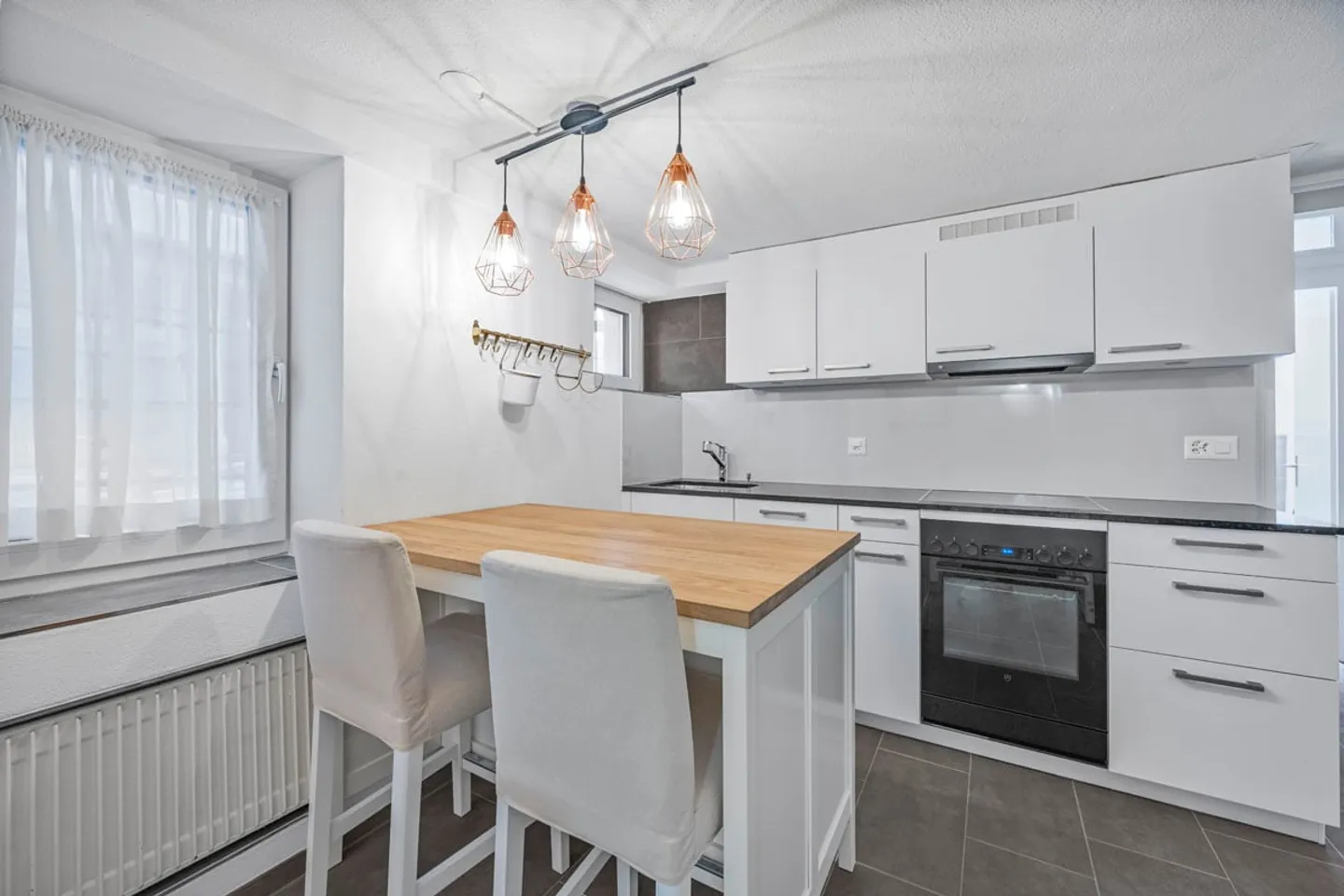 Appartement rénové au cœur de Stäfa - Photo 2 sur 10