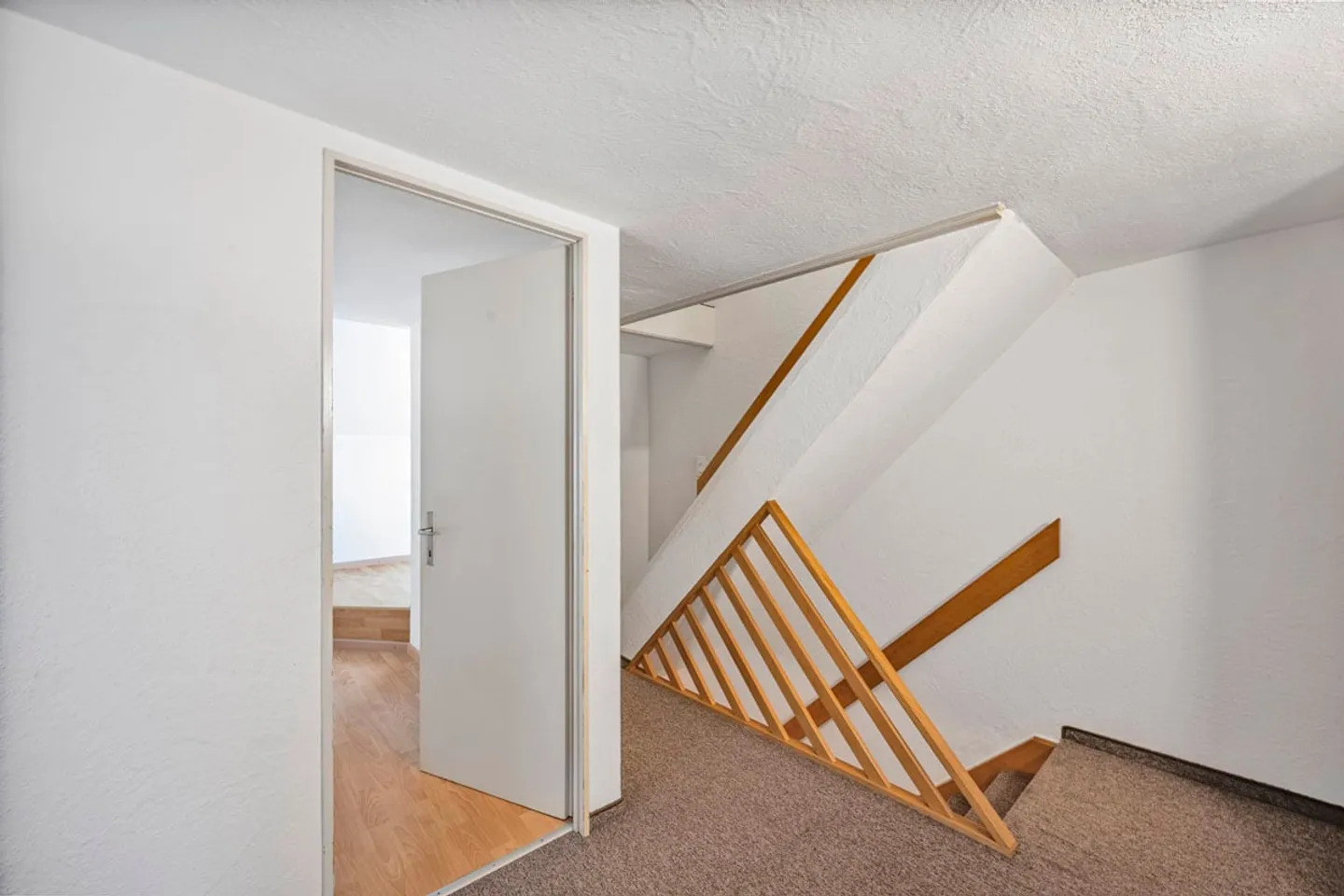 Appartement rénové au cœur de Stäfa - Photo 5 sur 10