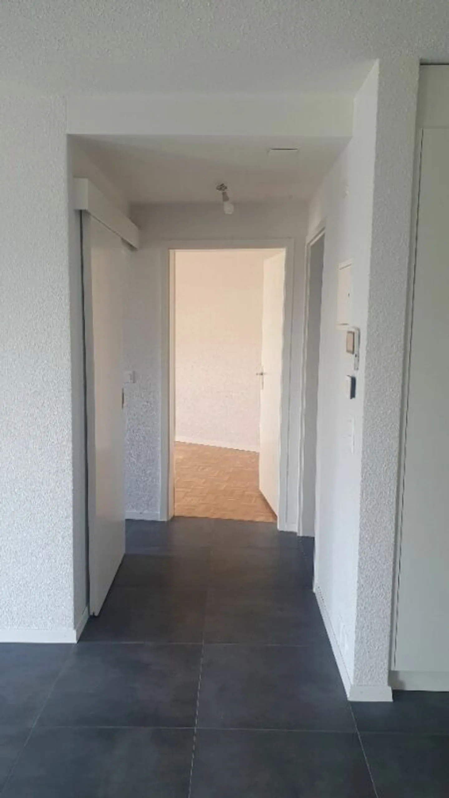 Appartement Rénové avec Vue Lac - Photo 2 sur 10