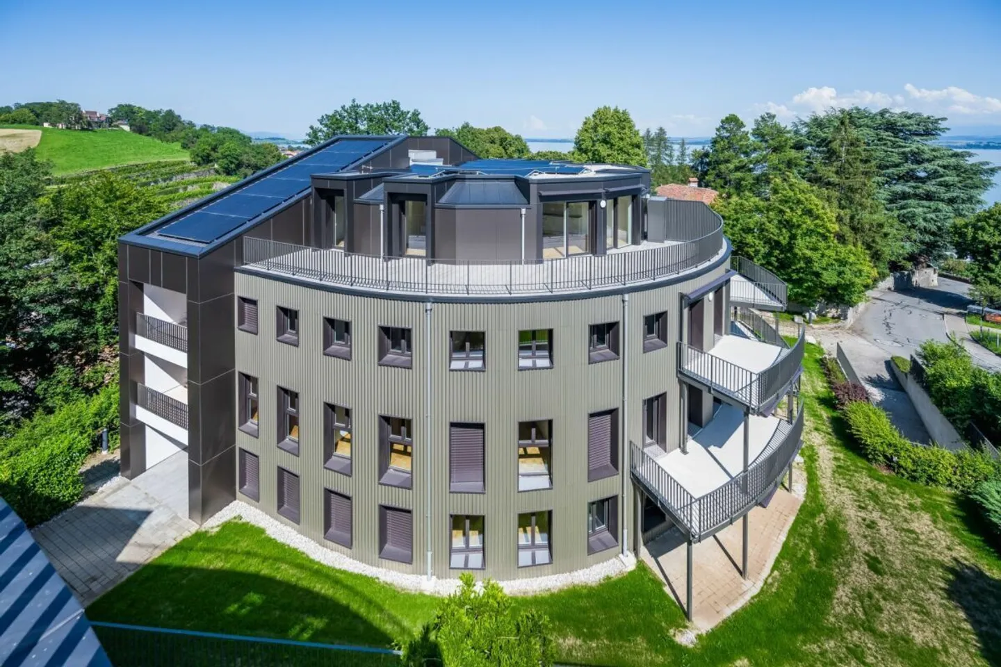 Appartement Rénové avec Vue Lac - Photo 6 sur 10