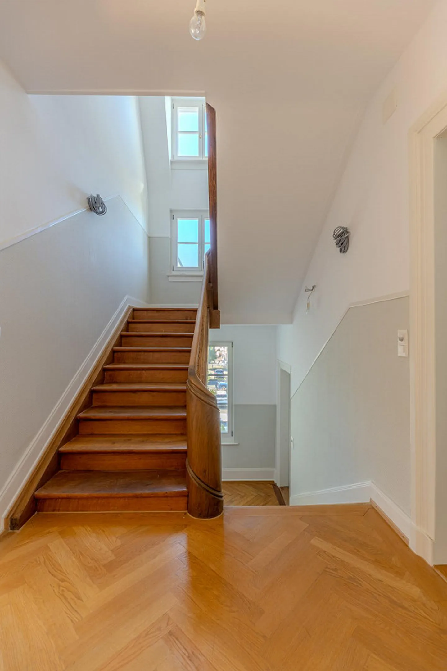 Exclusive Villa – Timeless Elegance & Versatile Potential in Sirnach TG - Photo 5 of 7