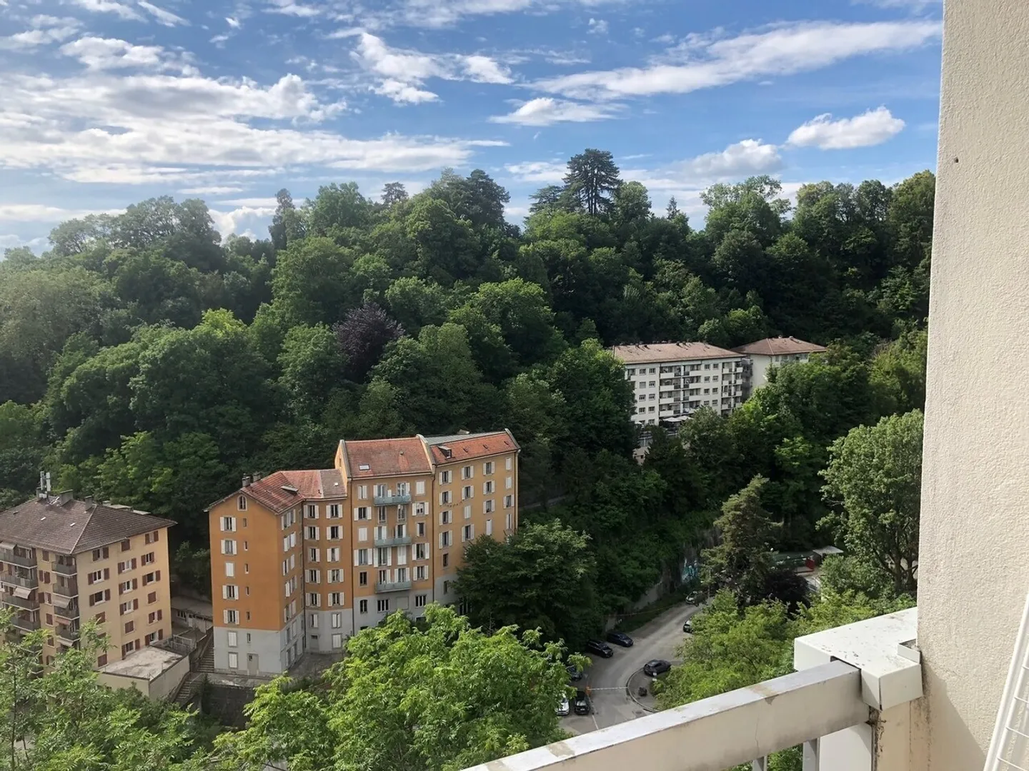 Studio affascinante e ristrutturato vicino al CHUV con splendida vista sul lago - Foto 1 di 4