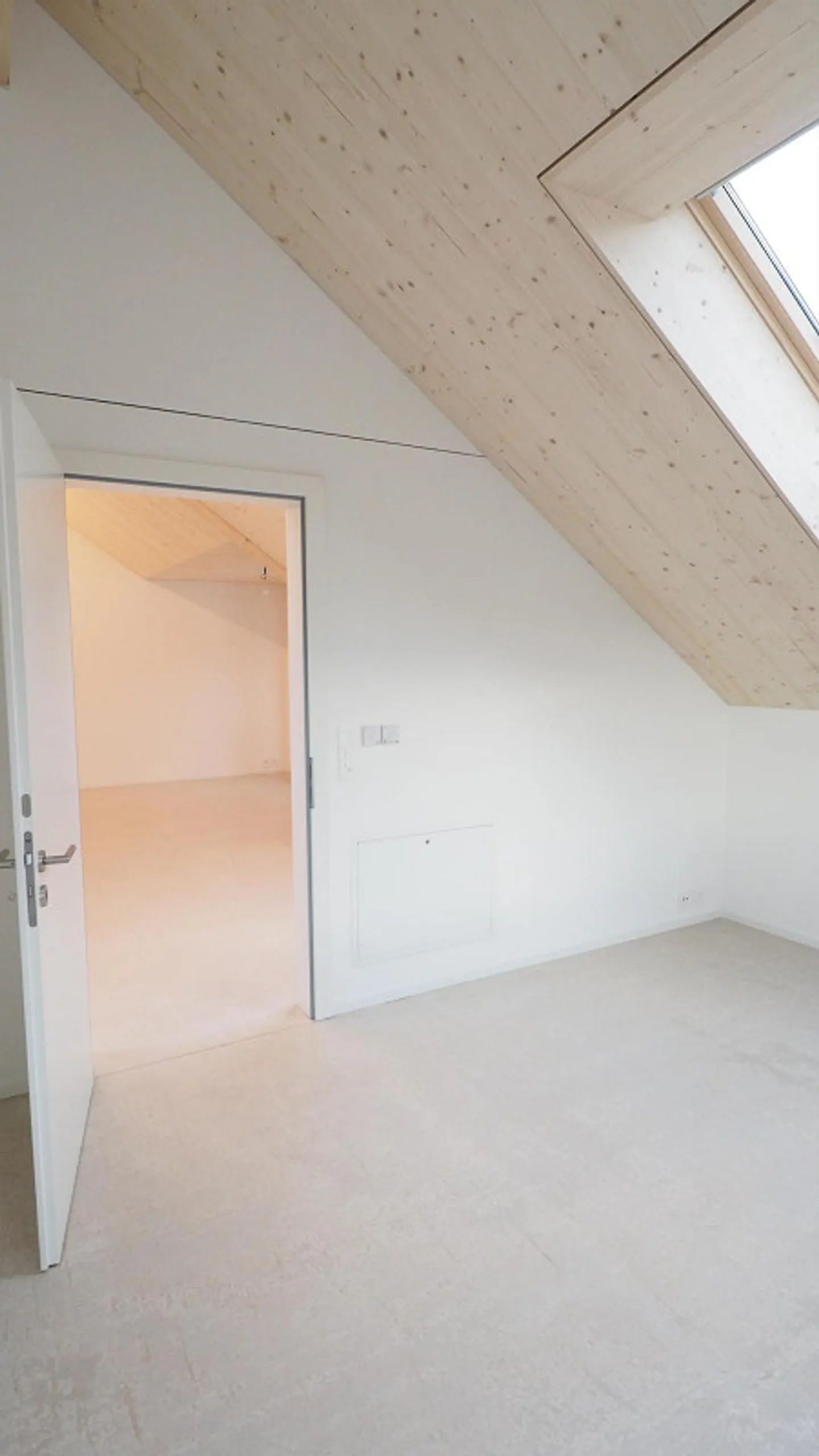 Appartement sous les combles - Photo 4 sur 7