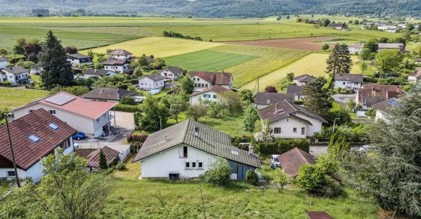 Building plot of 1,590 m² in Fontenais - Real estate project opportunity - Photo 3 of 5
