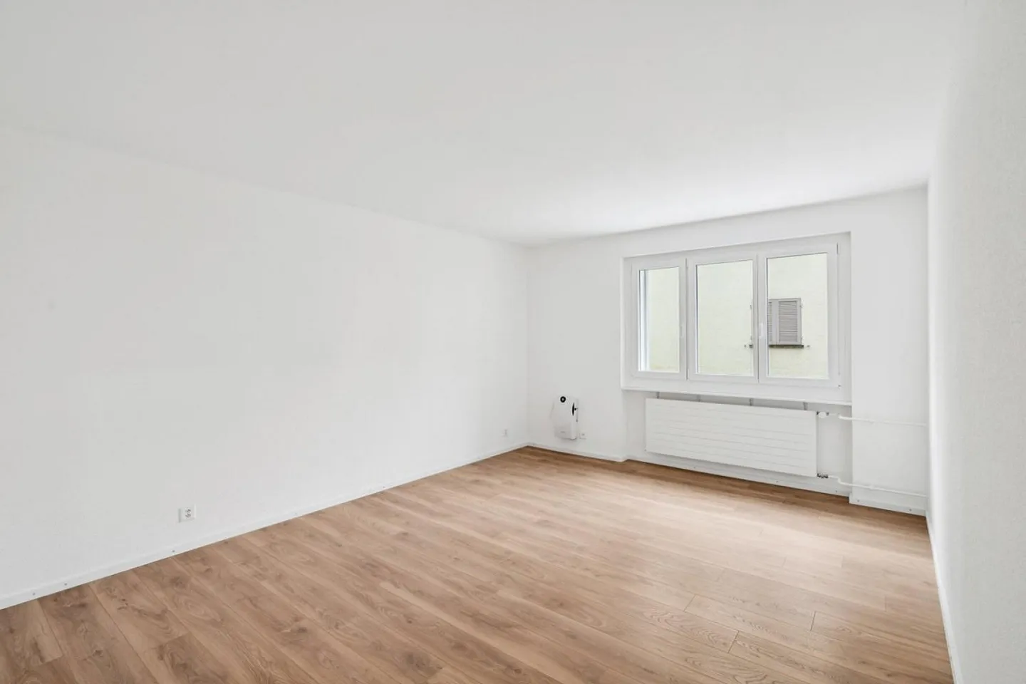 Charming 2.5-room apartment with garden seating area - Photo 3 of 8