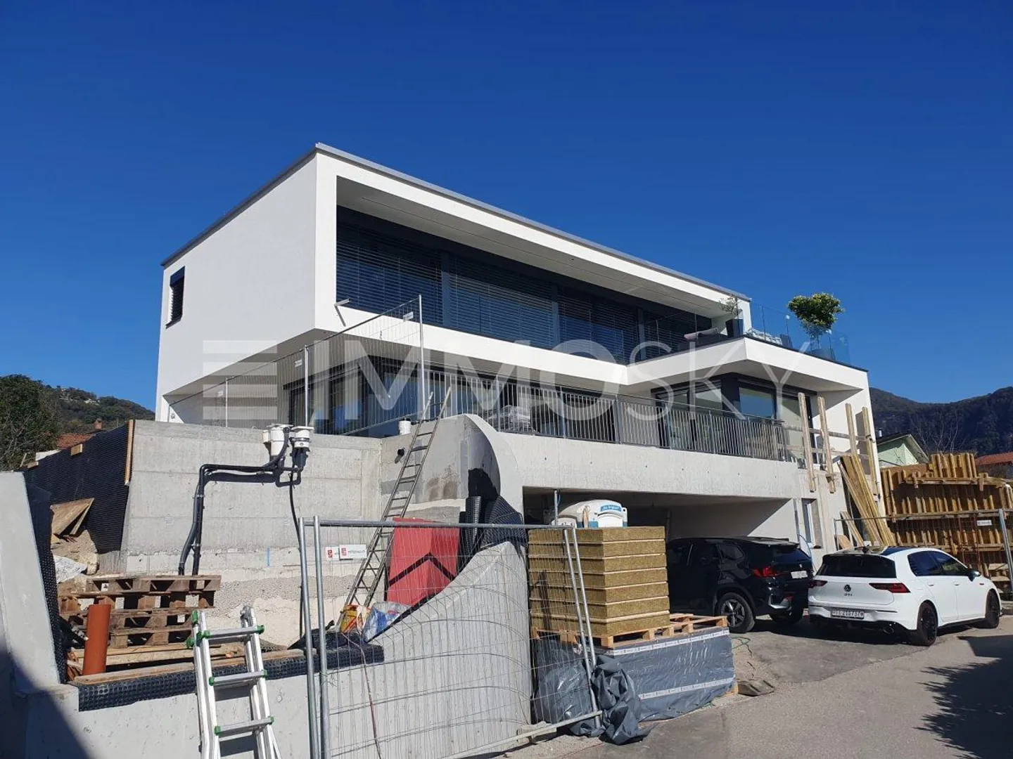 8-Zimmer-Haus - Foto 1 von 5