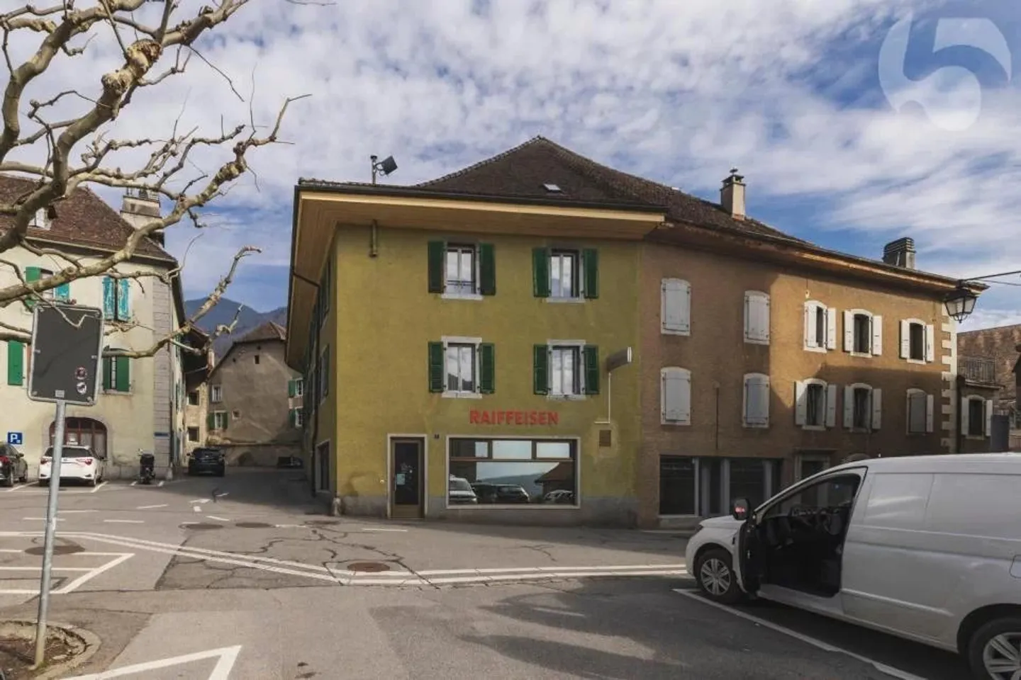 Investment property in the heart of Ollon - Foto 1 von 7