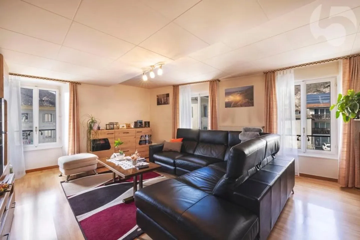 Investment property in the heart of Ollon - Foto 2 von 7