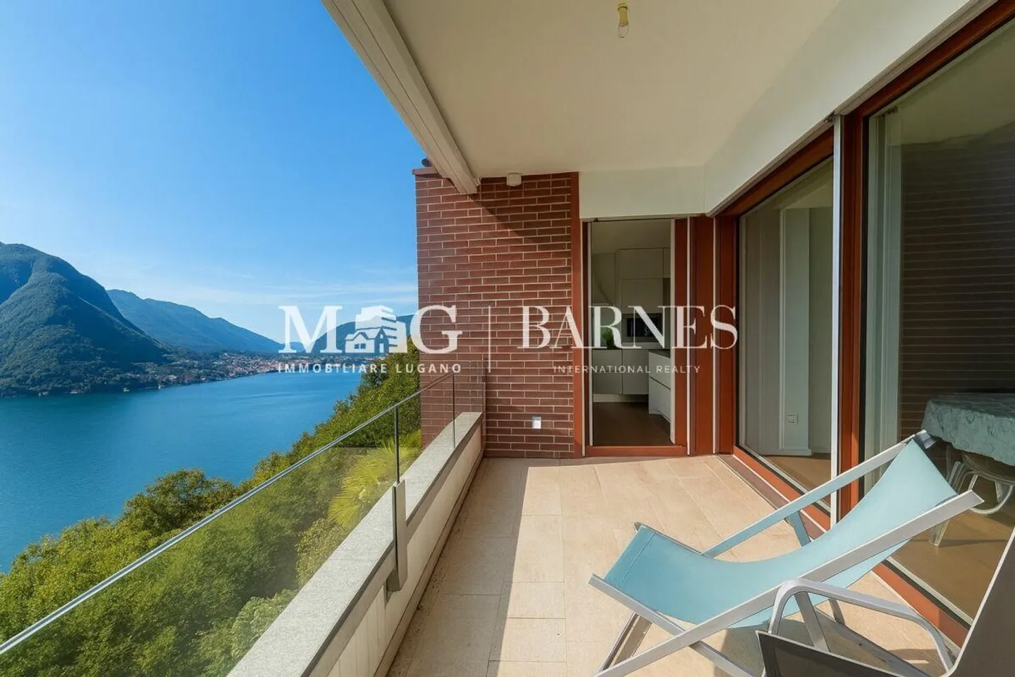 Exclusive panoramic apartment in Aldesago - Photo 3 of 8