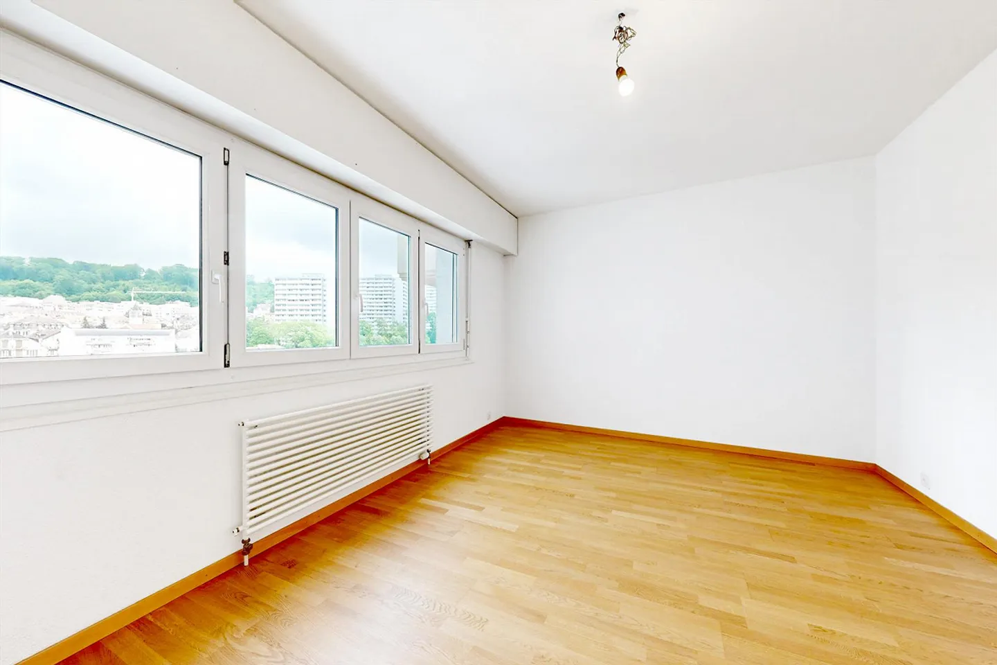 Apartment near downtown Lausanne - Photo 5 of 11