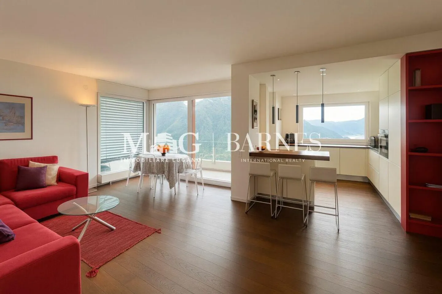 Exclusive panoramic apartment in Aldesago - Photo 4 of 8