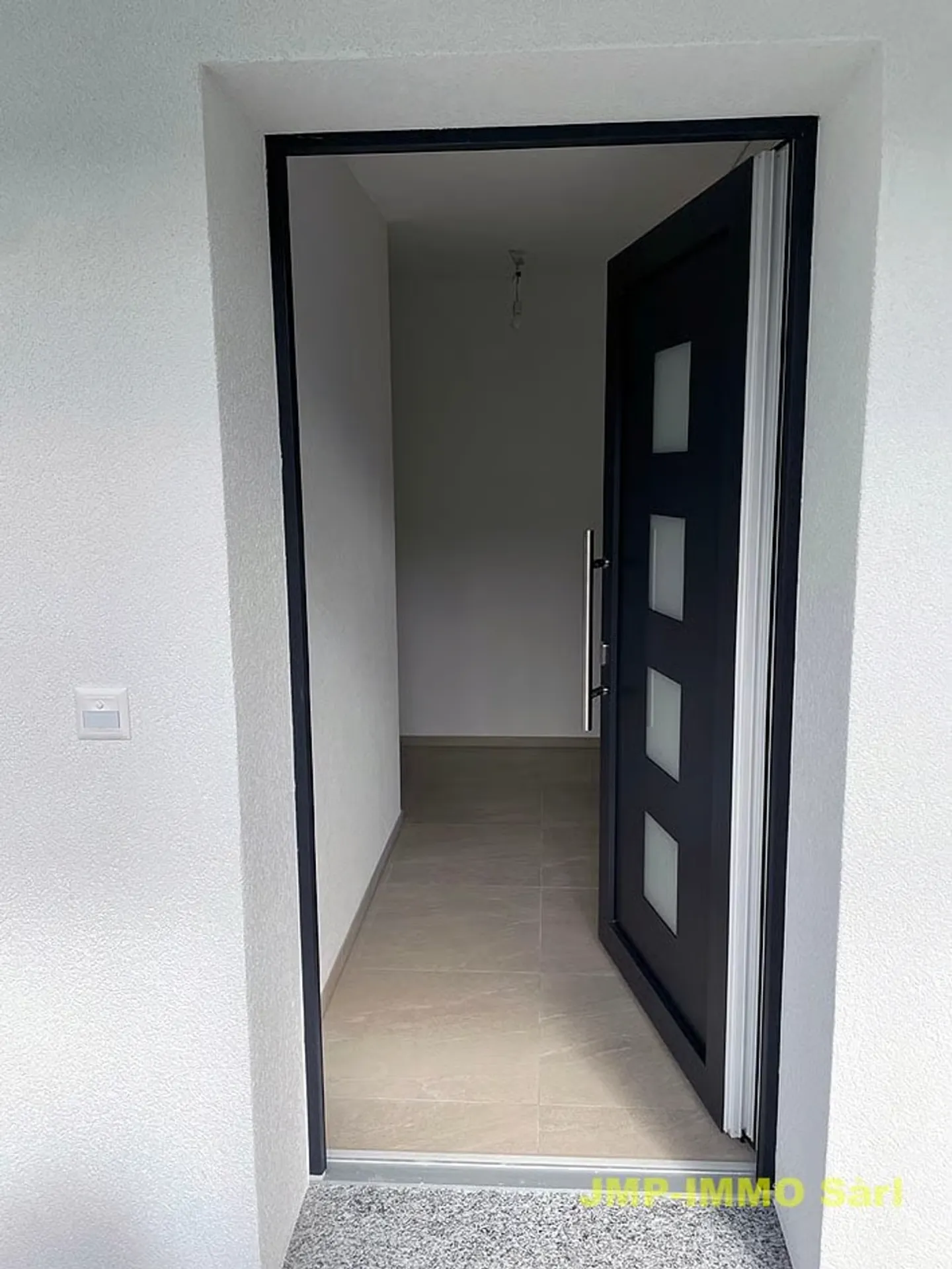Very nice penthouse apartment in a small condominium - Photo 5 of 13