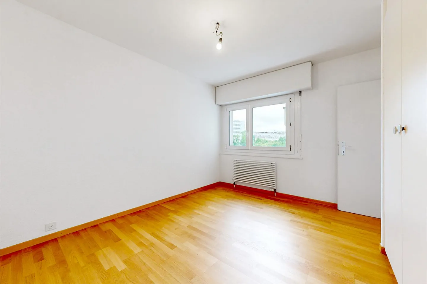 Apartment near downtown Lausanne - Photo 7 of 11