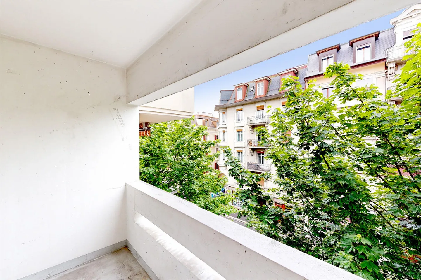 Apartment near downtown Lausanne - Photo 9 of 11