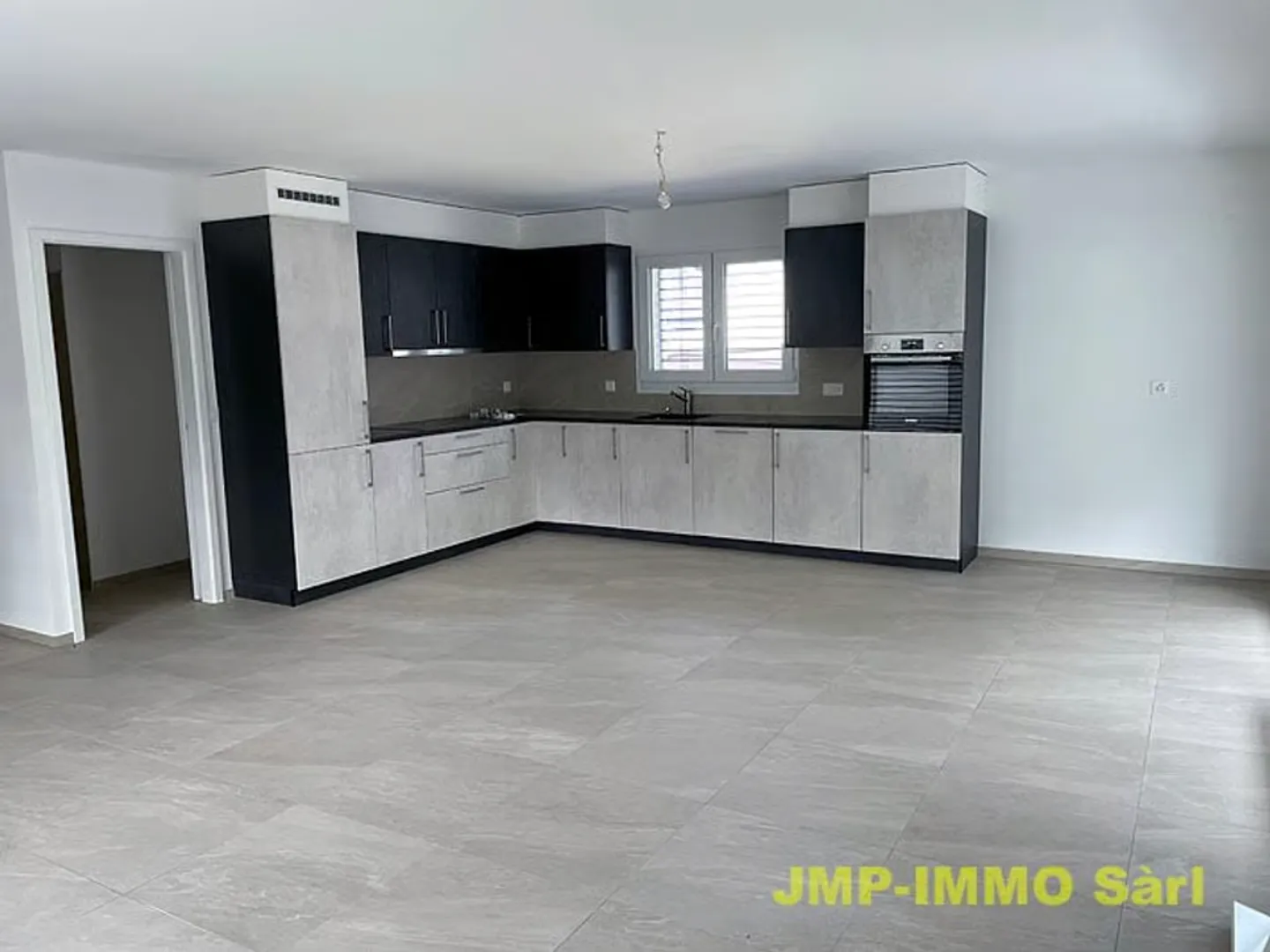 Very nice penthouse apartment in a small condominium - Photo 8 of 13