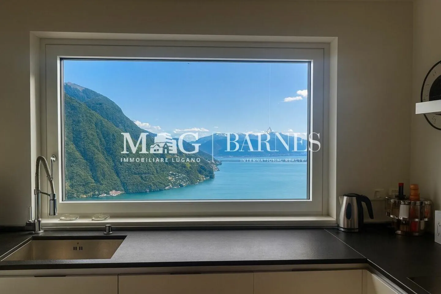 Exclusive panoramic apartment in Aldesago - Photo 5 of 8