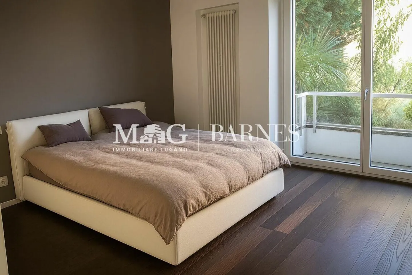 Exclusive panoramic apartment in Aldesago - Photo 6 of 8