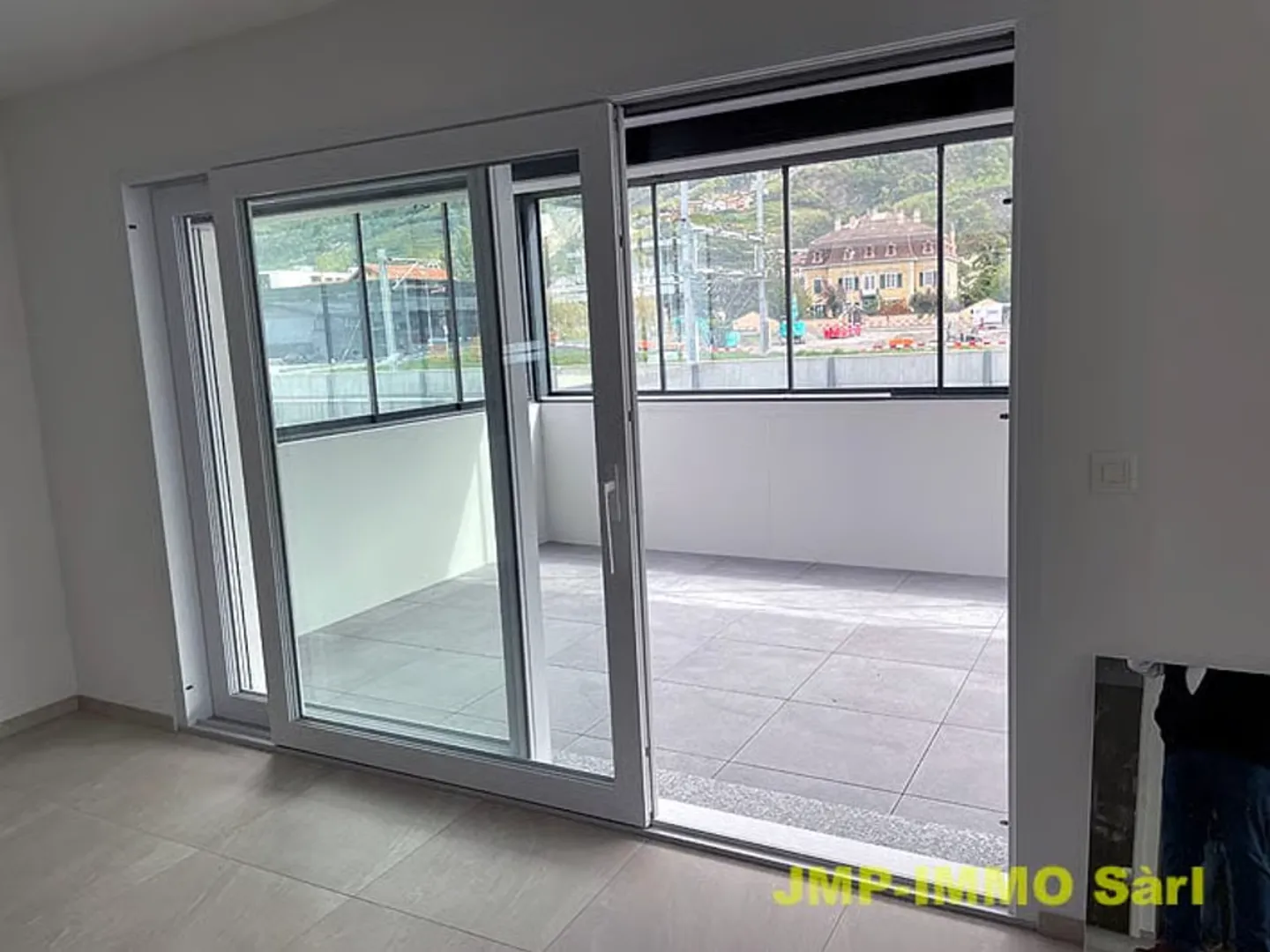 Very nice penthouse apartment in a small condominium - Photo 12 of 13