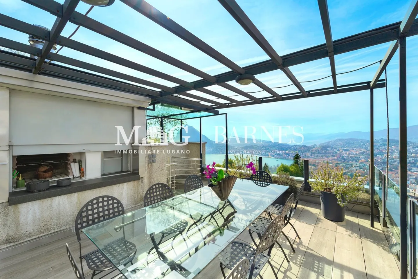 Lugano, Aldesago : Penthouse 5.5 pièces avec vue sur le lac, terrasse et jacuzzi - Photo 3 sur 18
