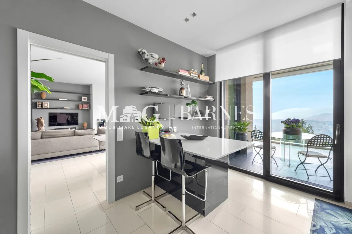 Lugano, Aldesago : Penthouse 5.5 pièces avec vue sur le lac, terrasse et jacuzzi - Photo 9 sur 18