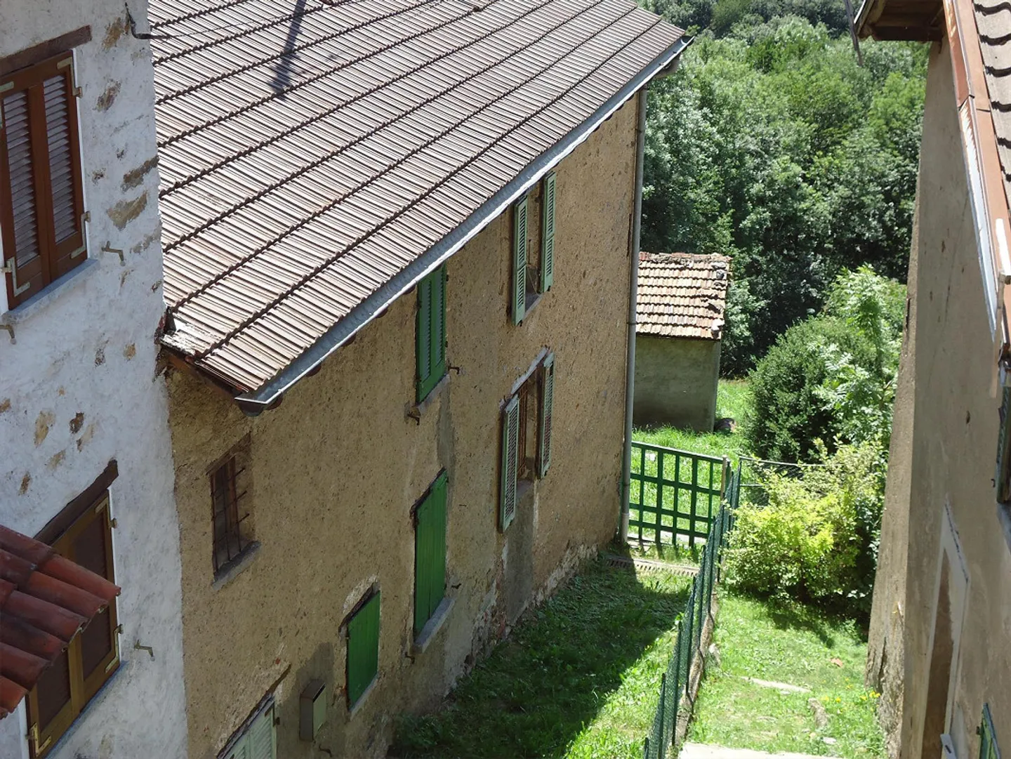 Certara - Lugano Vedesi casa ticinese da ristrutturare con licenza edi - Foto 2 di 13