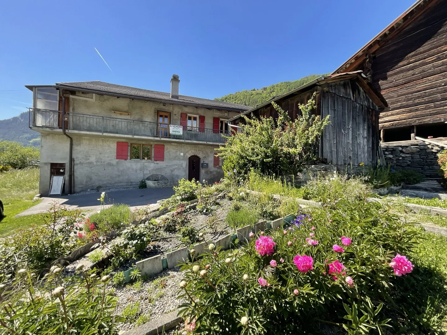 Apartment and land for sale in the village of Vollèges - Photo 2 of 26