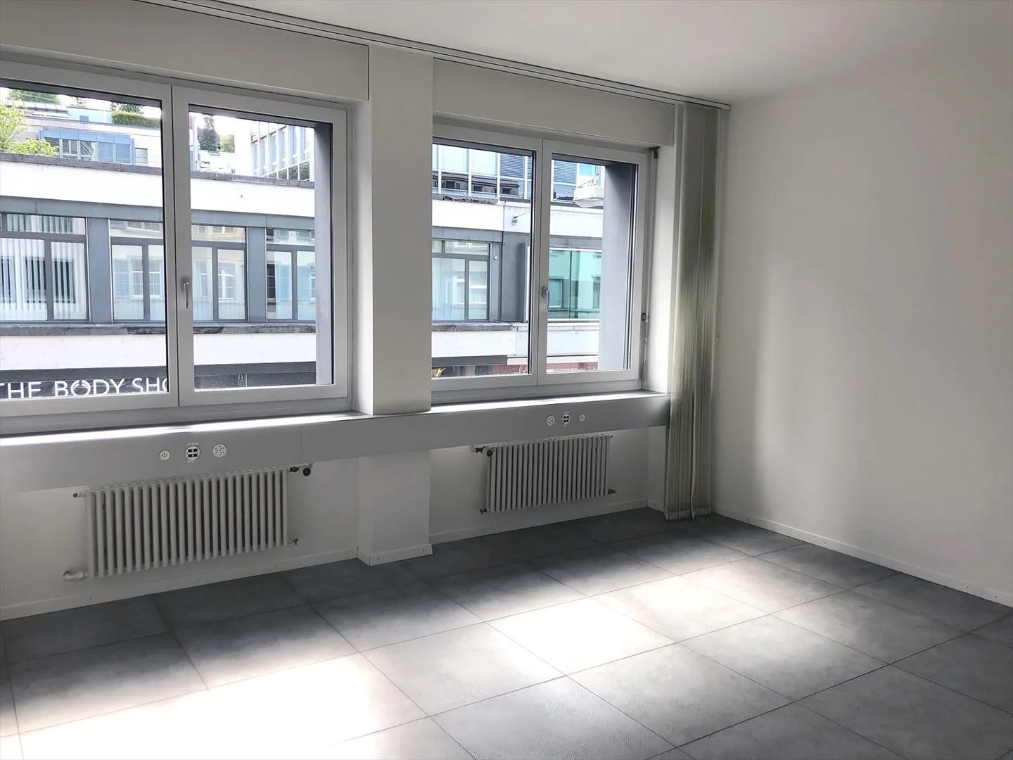 Espace de bureau agrandi dans un emplacement attrayant - Photo 5 sur 9