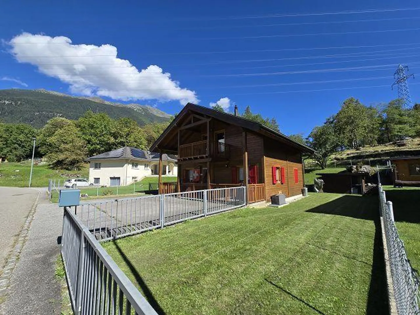 Bello chalet di 5.5 loc. con terreno, bella vistta, molto soleggiata e tranquilla - Foto 30 di 45