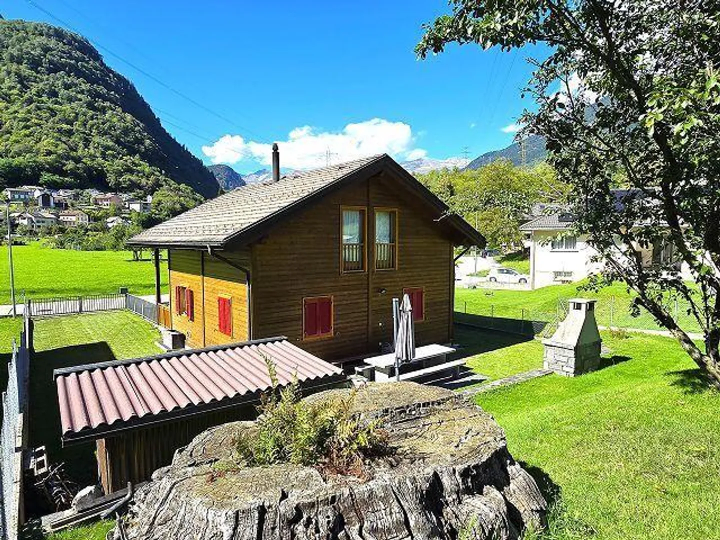 Bello chalet di 5.5 loc. con terreno, bella vistta, molto soleggiata e tranquilla - Foto 35 di 45