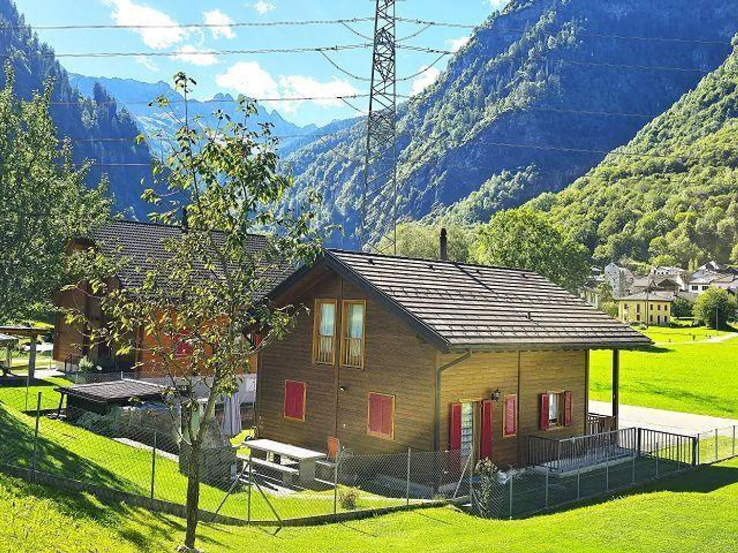 Bello chalet di 5.5 loc. con terreno, bella vistta, molto soleggiata e tranquilla - Foto 36 di 45