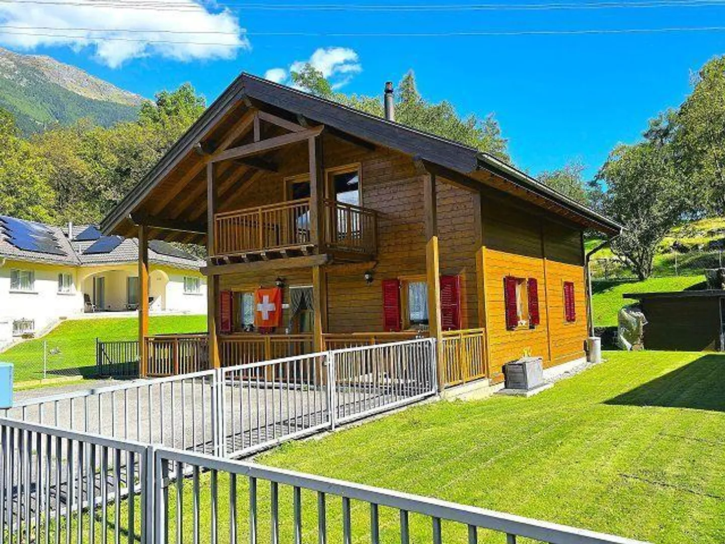 Bello chalet di 5.5 loc. con terreno, bella vistta, molto soleggiata e tranquilla - Foto 38 di 45