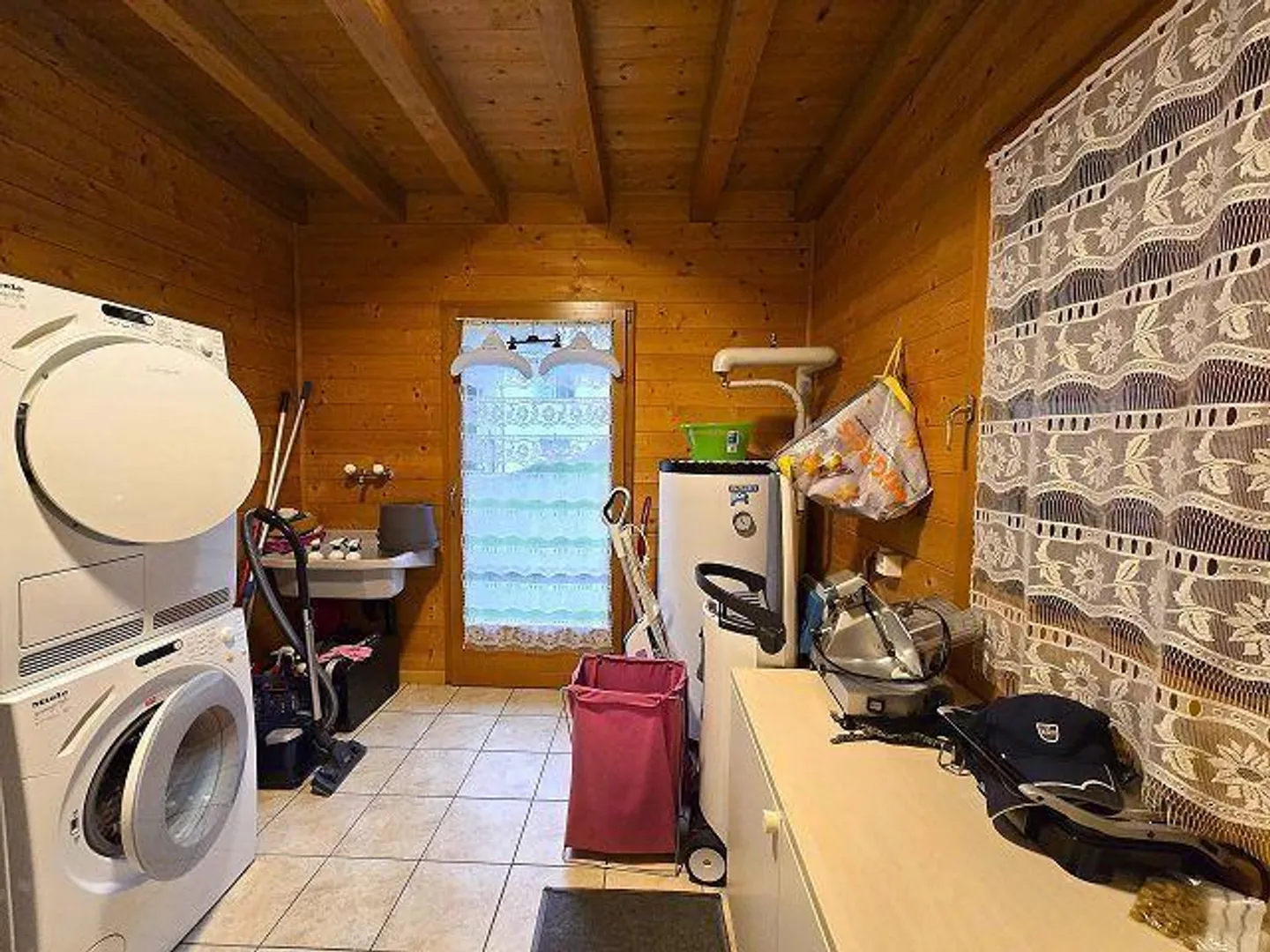 Bello chalet di 5.5 loc. con terreno, bella vistta, molto soleggiata e tranquilla - Foto 24 di 45