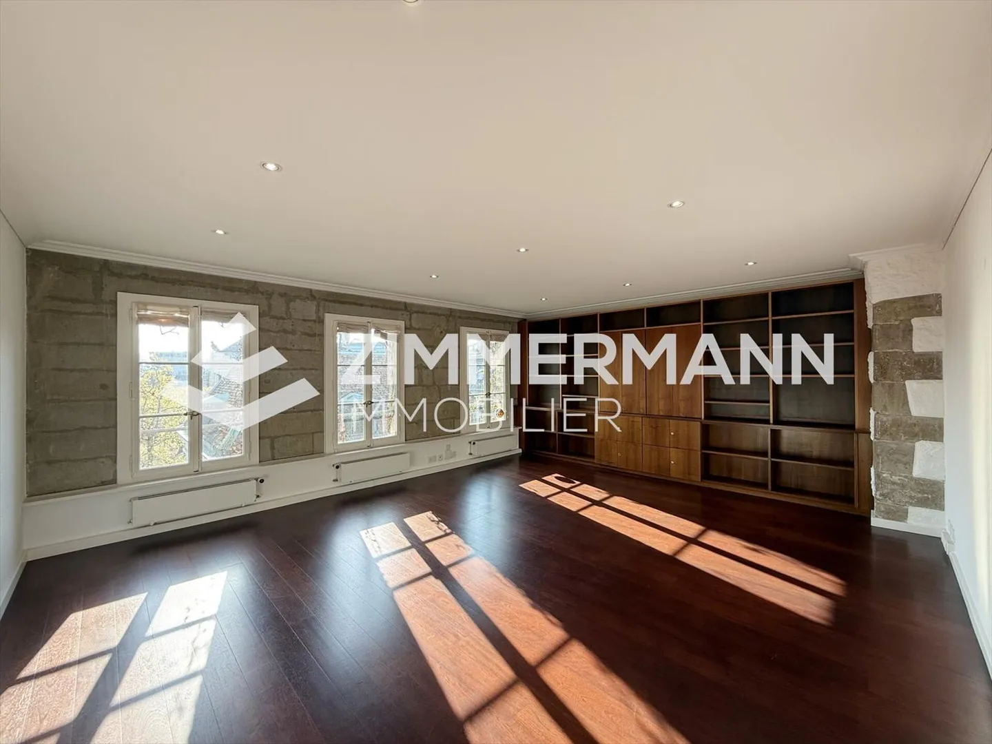 Bureaux représentatifs de 308 m² au cœur de la vieille ville de Genève - Photo 1 sur 6