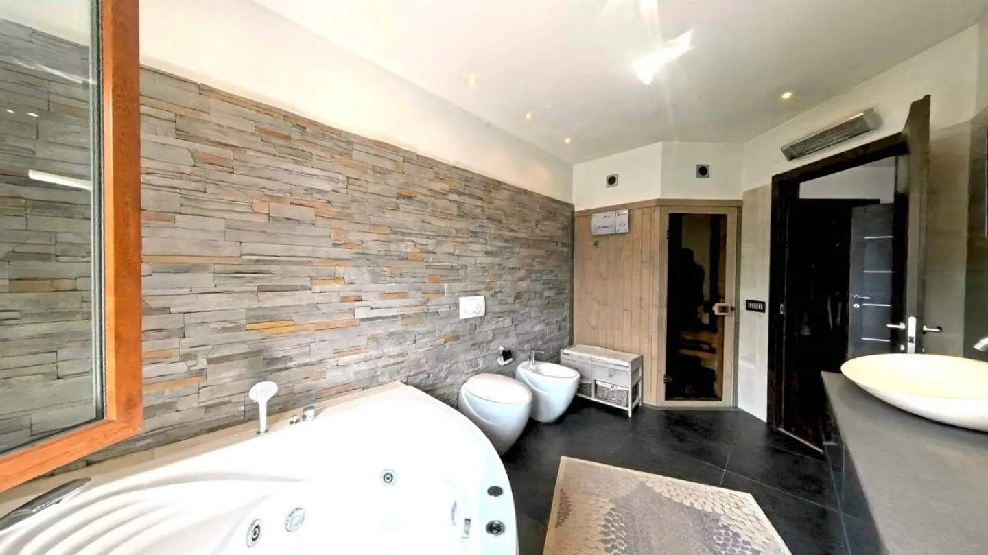 La tua oasi familiare con vista sul Lago di Lugano - Foto 11 di 15