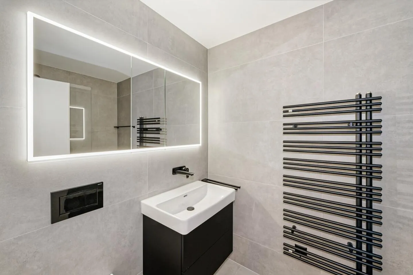 Stäfa: appartamento ristrutturato di 3,5 locali con balcone e vista lago - Foto 3 di 5