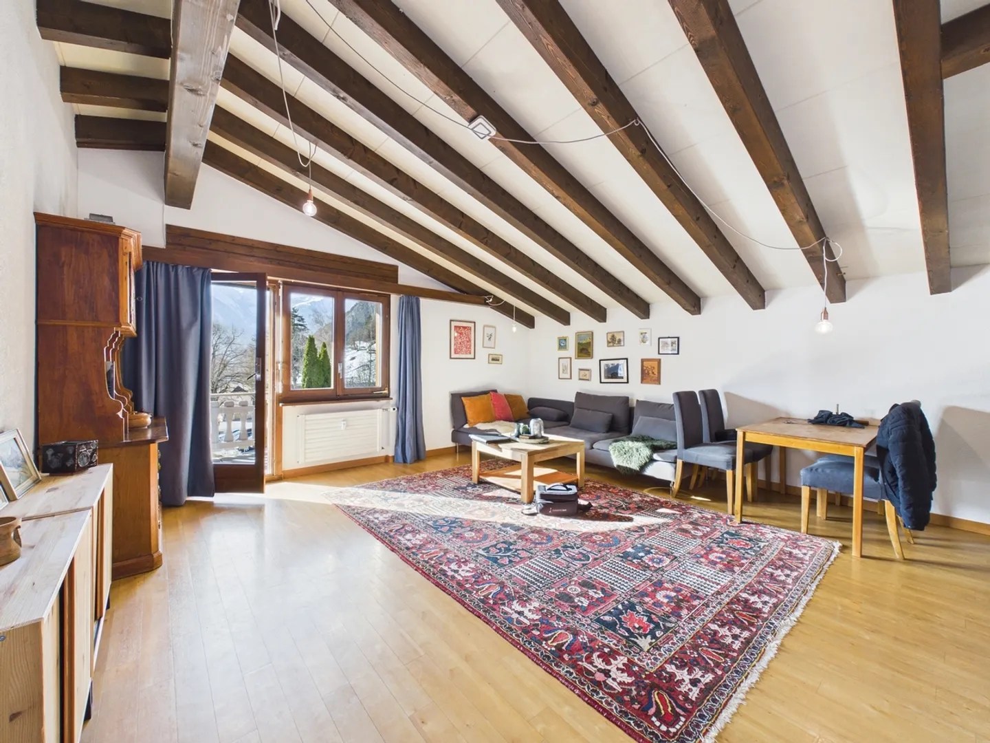 Charmante Wohnung mit grossem Balkon - Foto 2 von 7