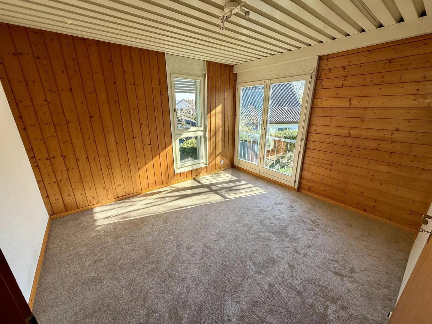 RUHIG, CHARMIEREND MIT ANGENEHMEN AUSSENBEREICH - Foto 5 von 6