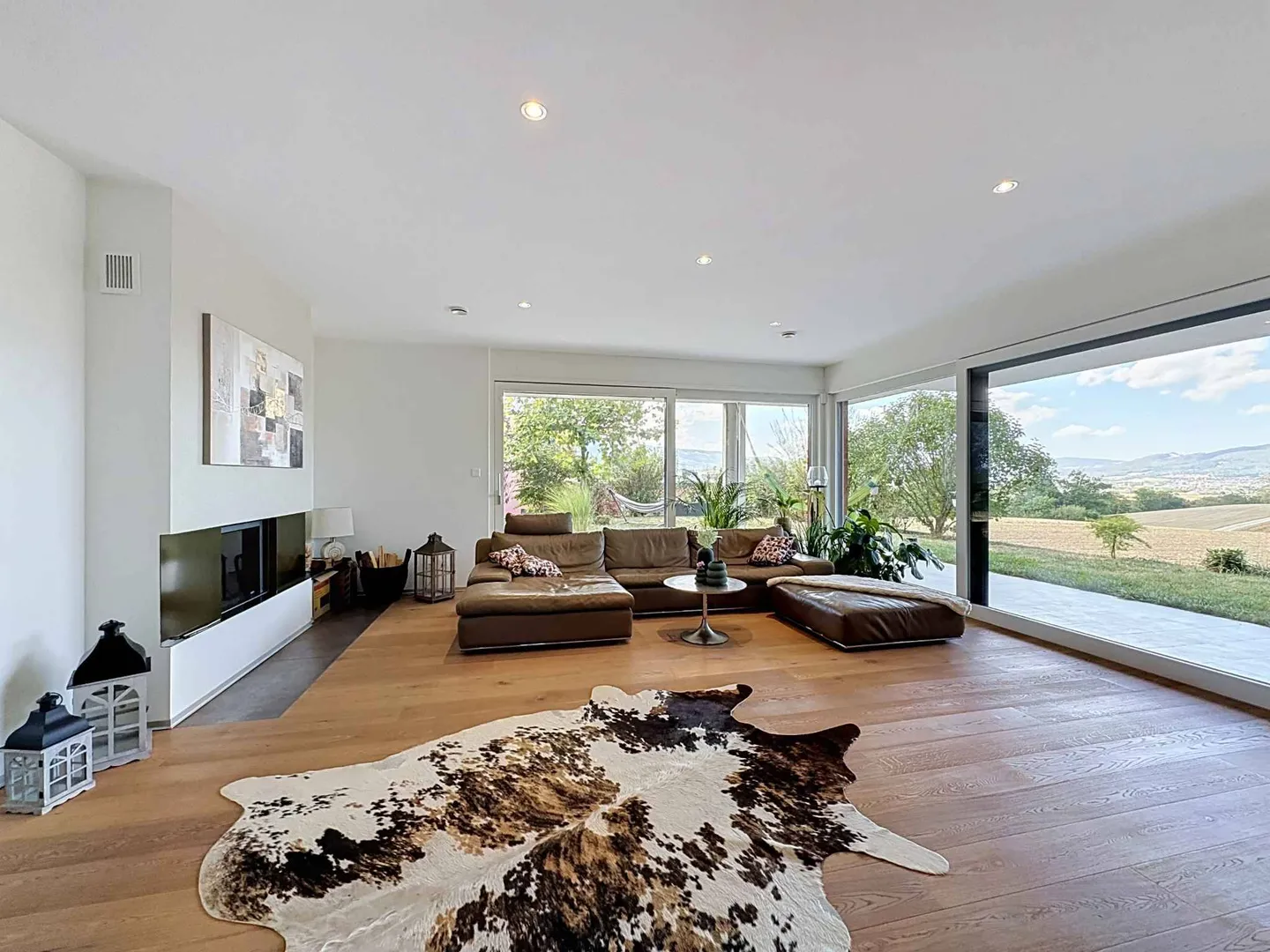 Villa familiare con spazio professionale indipendente in un contesto verde - Foto 2 di 13
