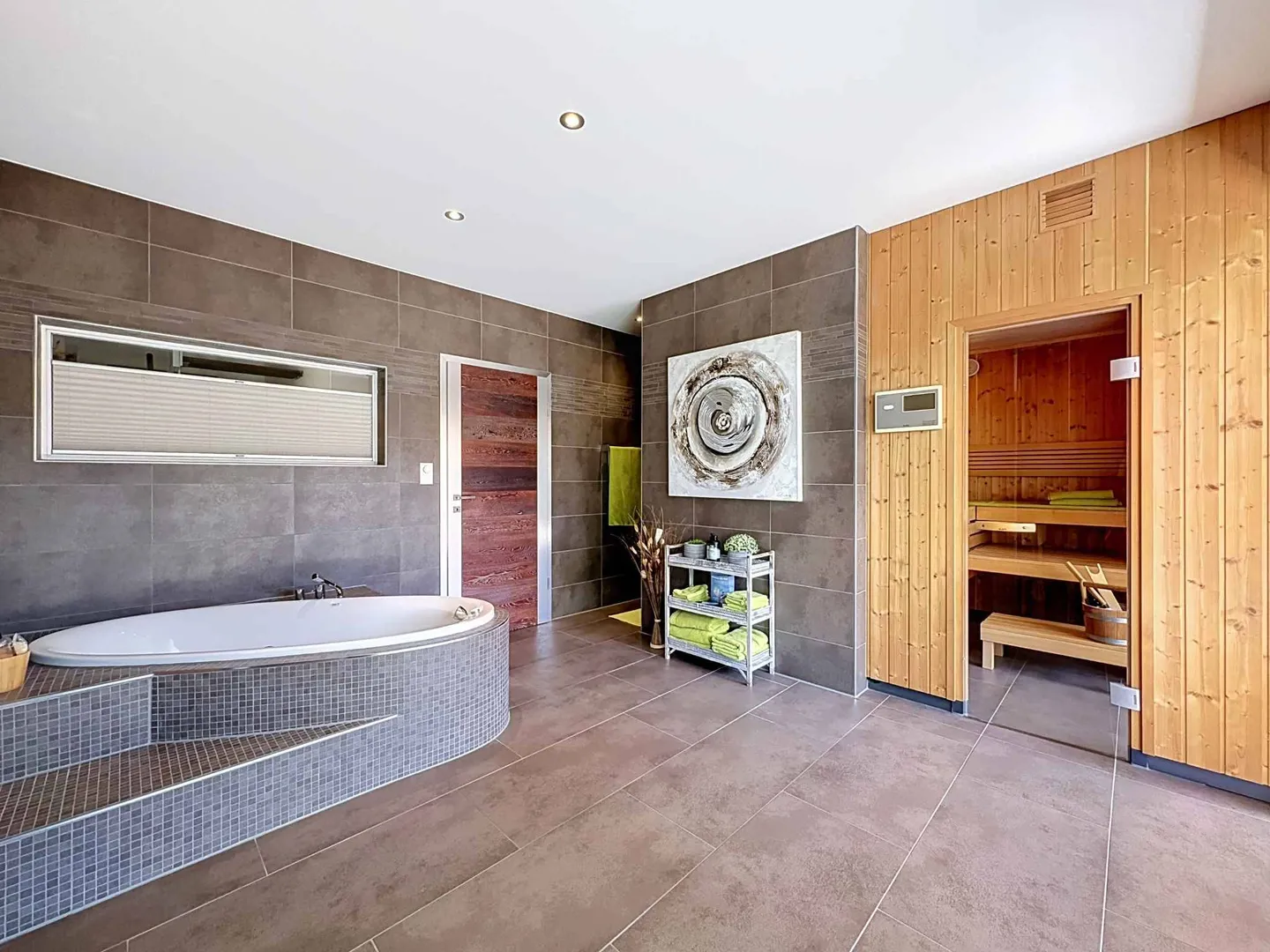 Villa familiare con spazio professionale indipendente in un contesto verde - Foto 4 di 13
