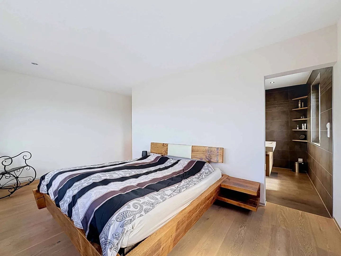 Villa familiare con spazio professionale indipendente in un contesto verde - Foto 6 di 13