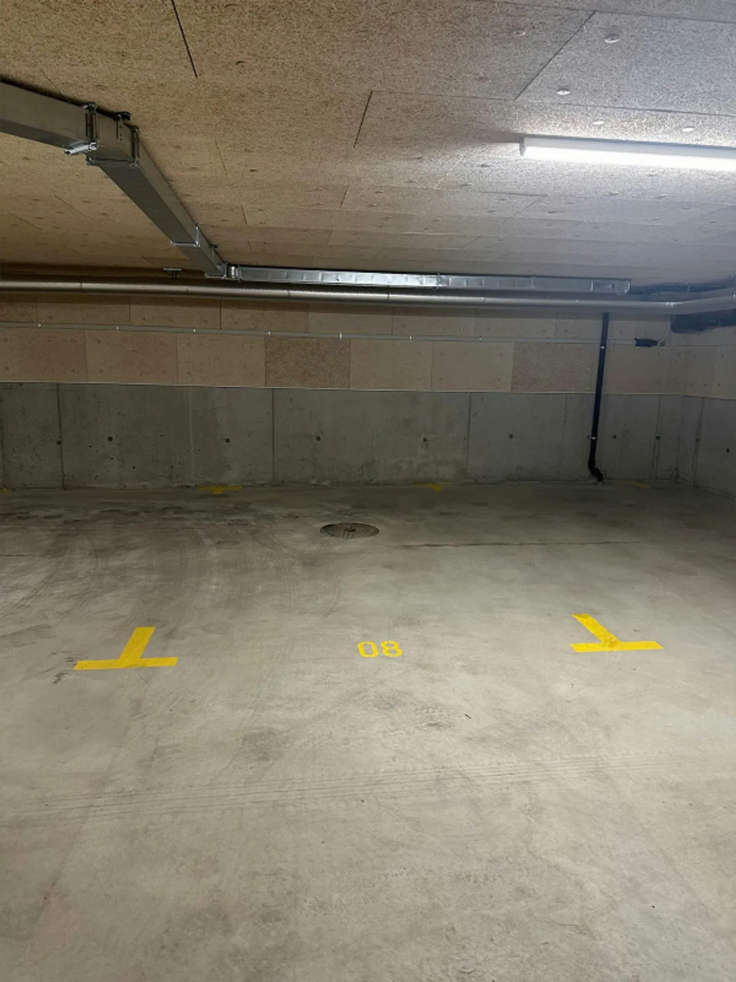 Parking space for rent - Photo 2 of 4