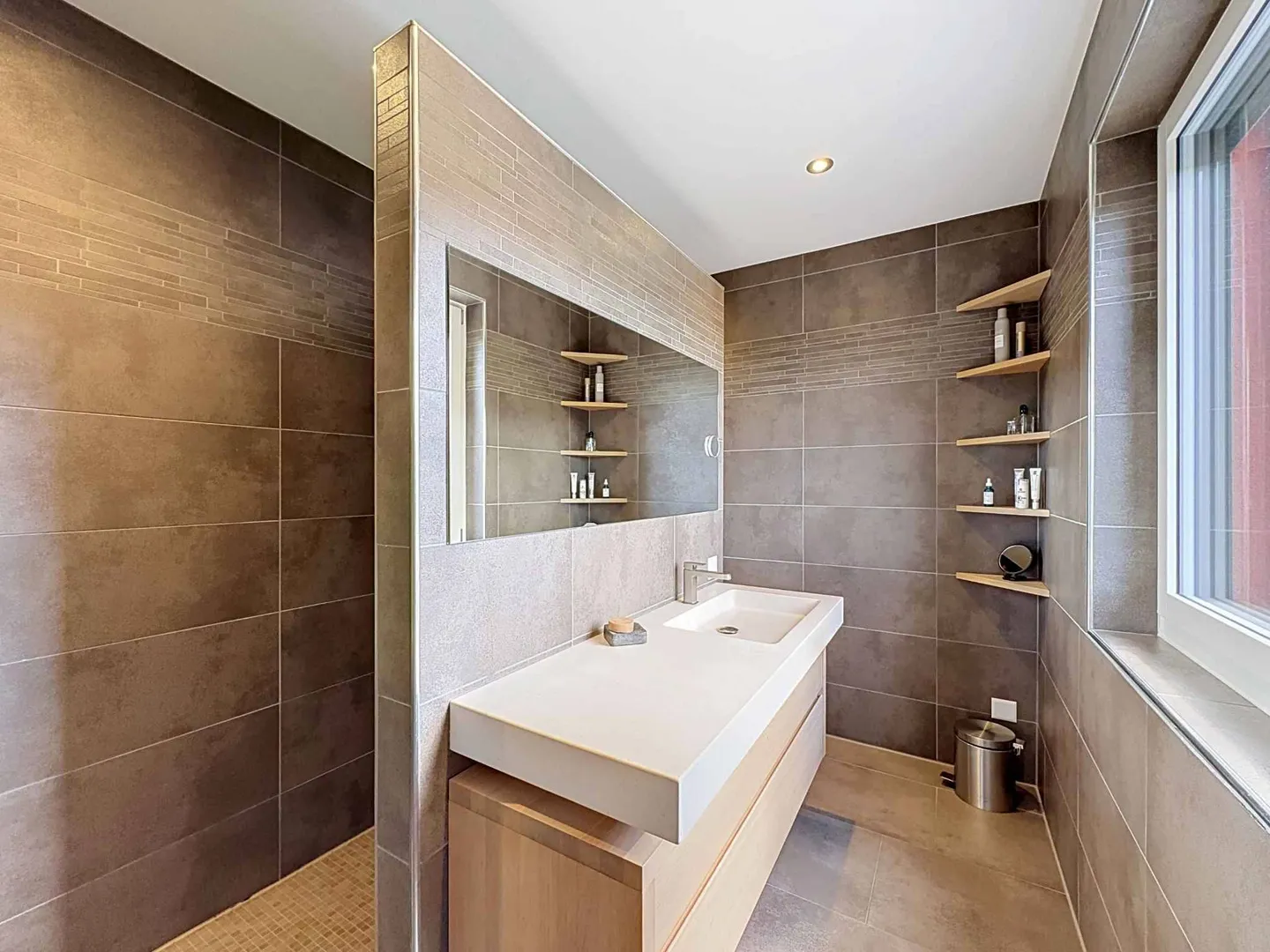 Villa familiare con spazio professionale indipendente in un contesto verde - Foto 7 di 13